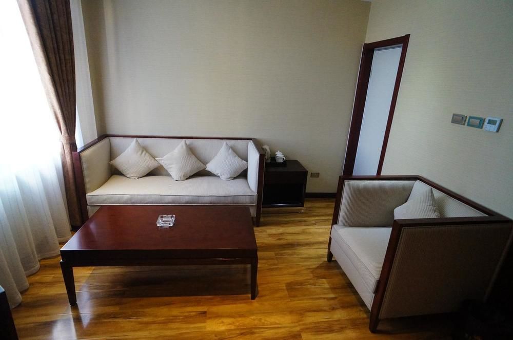 Sunshine Holiday Hotel Liaocheng Екстер'єр фото