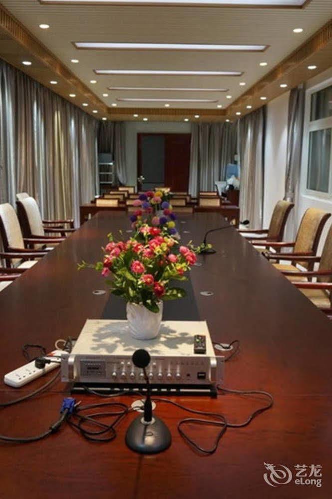 Sunshine Holiday Hotel Liaocheng Екстер'єр фото